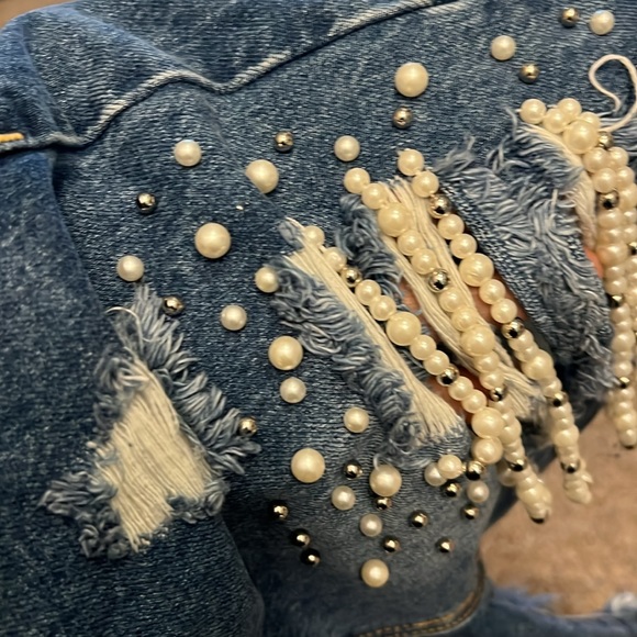 Forever, 21 women’s Jean shorts size 27 with embellishments - Picture 12 of 12